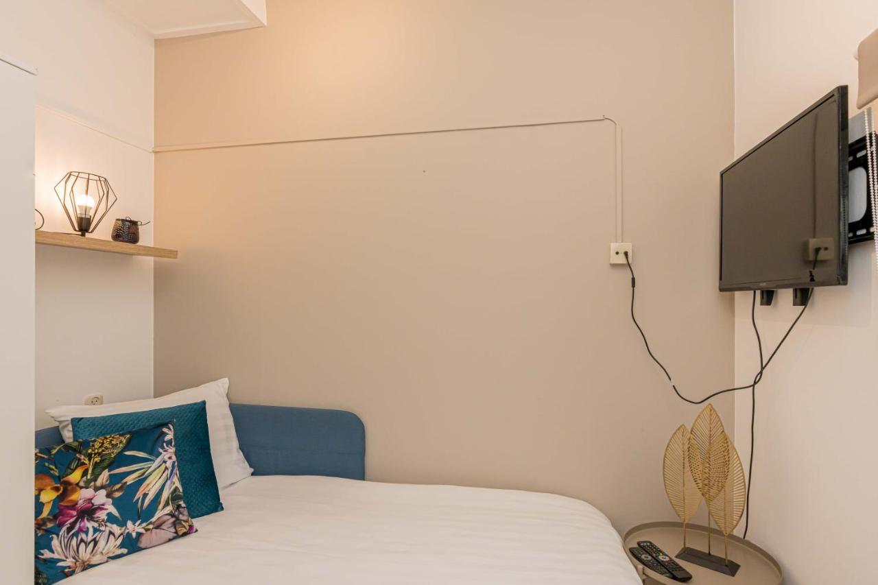 Rb Hostel *